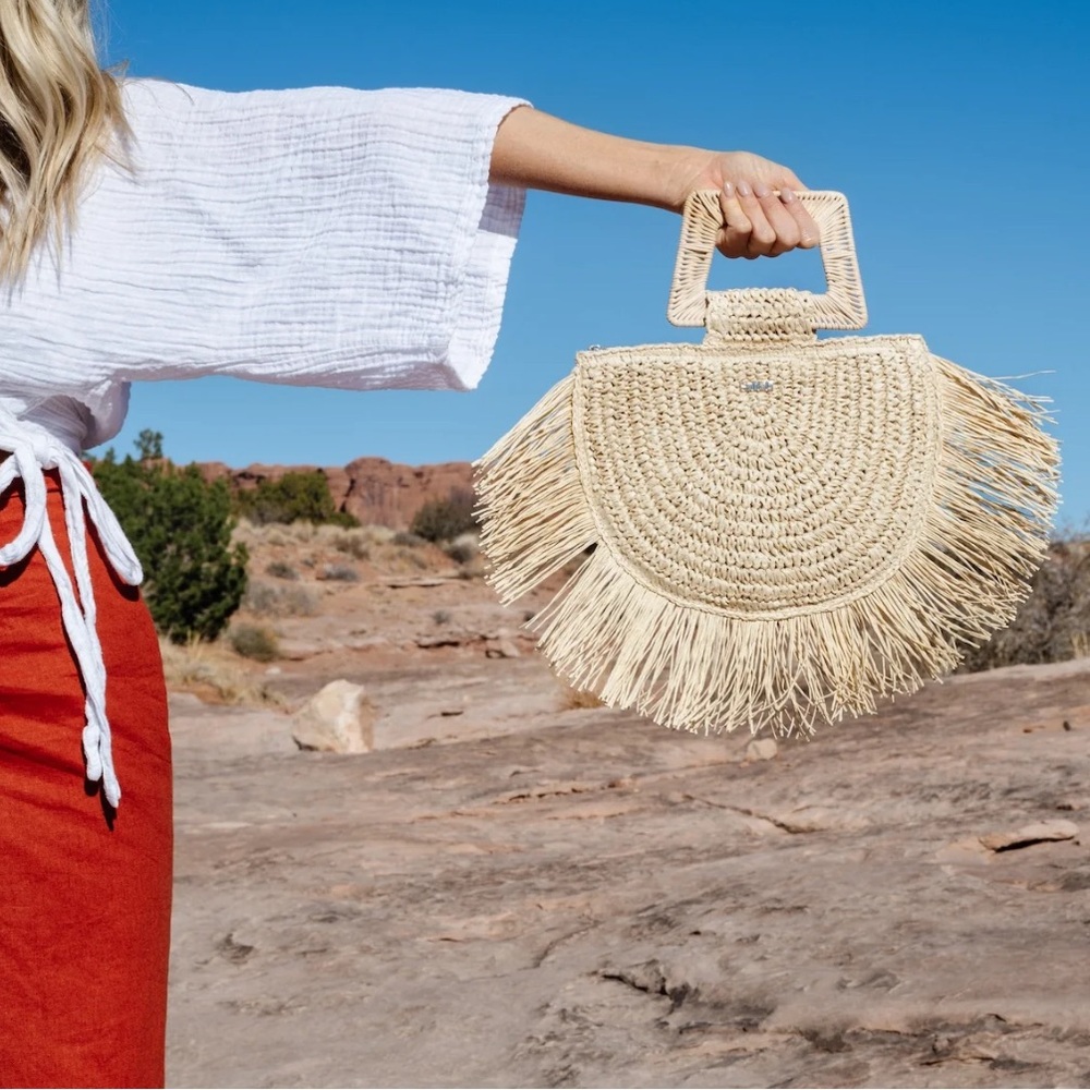 Elegant Fringe Straw Tote Bag - Picture 3 of 6